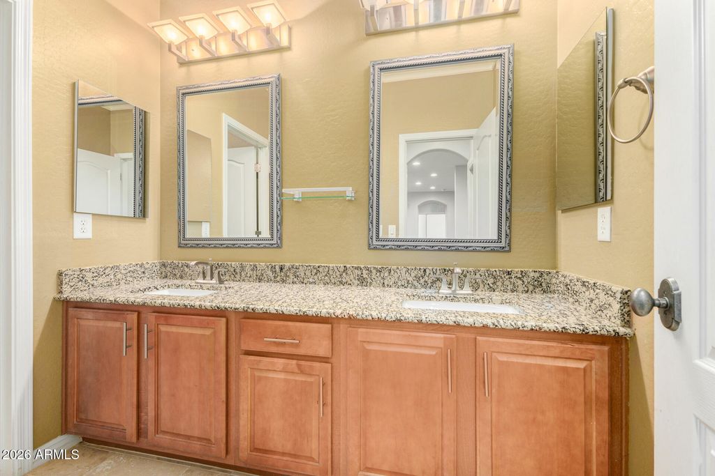 Image 40 of property listing at 1919 W BONANZA Lane, Phoenix, AZ 85085