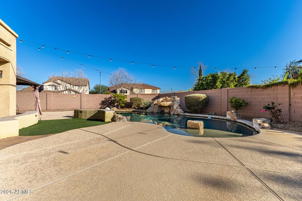 Image 63 of property listing at 1919 W BONANZA Lane, Phoenix, AZ 85085