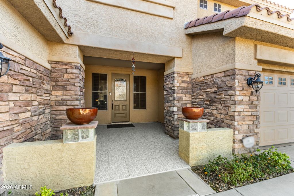 Image 7 of property listing at 1919 W BONANZA Lane, Phoenix, AZ 85085