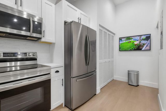 18847 NW 83rd Pl, Hialeah, FL 33015