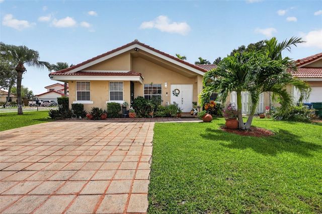 18847 NW 83rd Pl, Hialeah, FL 33015