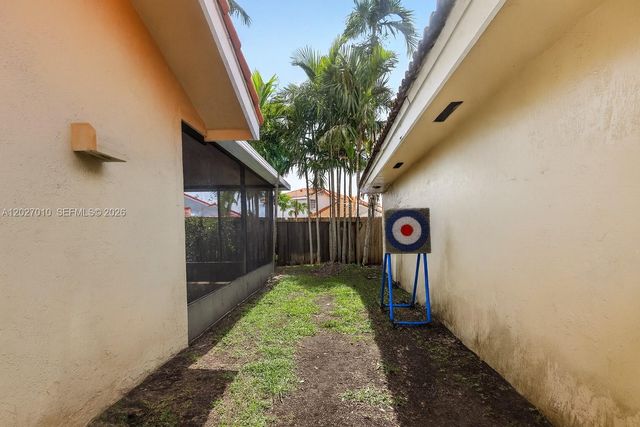 18847 NW 83rd Pl, Hialeah, FL 33015