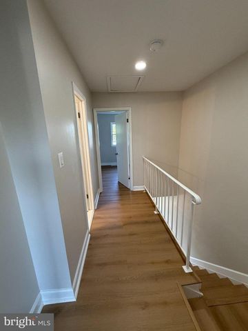 14817 CHERRYDALE DR, Woodbridge, VA 22193