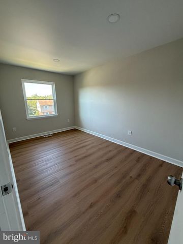 14817 CHERRYDALE DR, Woodbridge, VA 22193