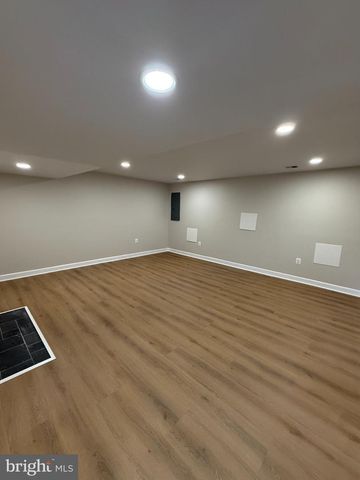14817 CHERRYDALE DR, Woodbridge, VA 22193