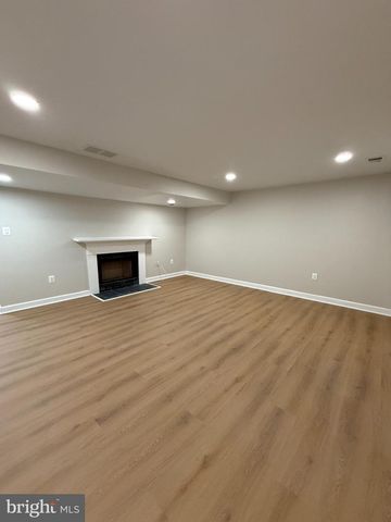14817 CHERRYDALE DR, Woodbridge, VA 22193