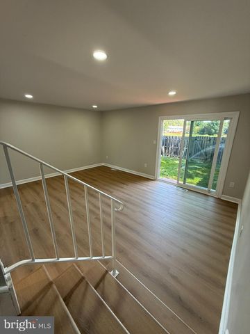 14817 CHERRYDALE DR, Woodbridge, VA 22193