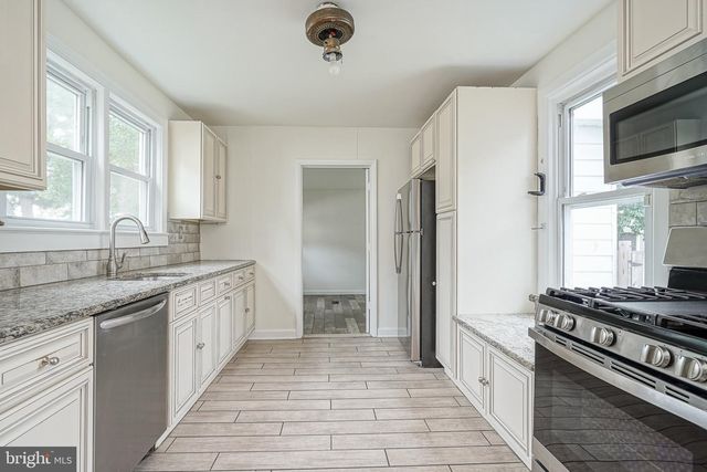 448 DELAWARE AVE, Palmyra, NJ 08065