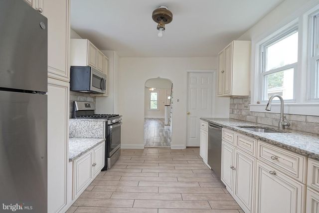 448 DELAWARE AVE, Palmyra, NJ 08065