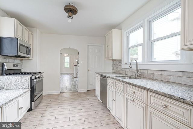 448 DELAWARE AVE, Palmyra, NJ 08065