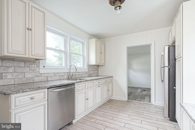 448 DELAWARE AVE, Palmyra, NJ 08065