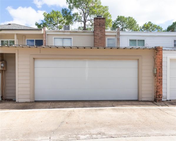 1404 Walnut Bend Lane 23, Houston, TX 77042