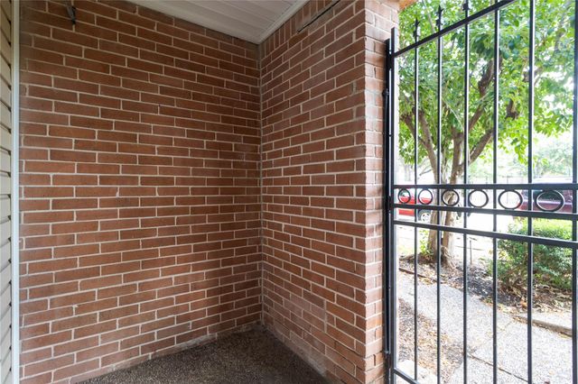 1404 Walnut Bend Lane 23, Houston, TX 77042