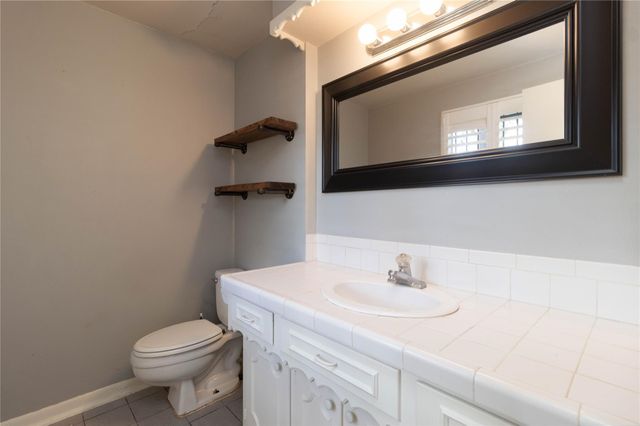 1404 Walnut Bend Lane 23, Houston, TX 77042