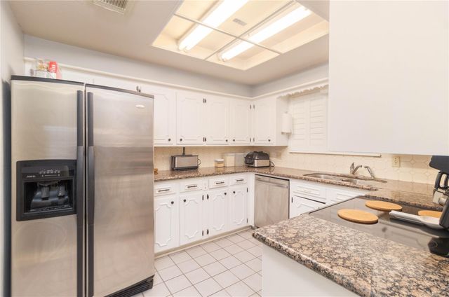 1404 Walnut Bend Lane 23, Houston, TX 77042