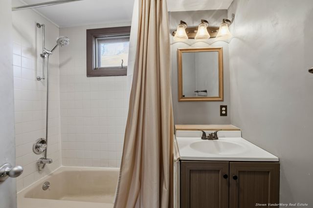 1721 Jarman Street, Muskegon, MI 49442