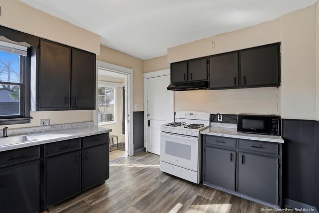 1721 Jarman Street, Muskegon, MI 49442