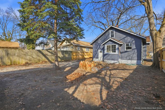 1721 Jarman Street, Muskegon, MI 49442