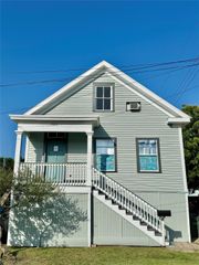 1012 12th Street Up, Galveston, TX 77550
