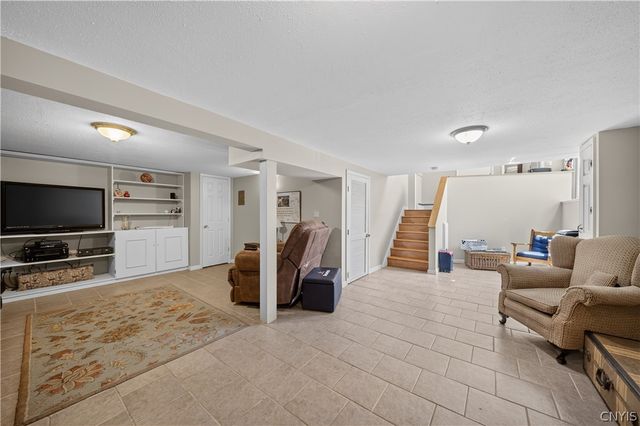 207 Eden Roc Circle, Dewitt, NY 13214