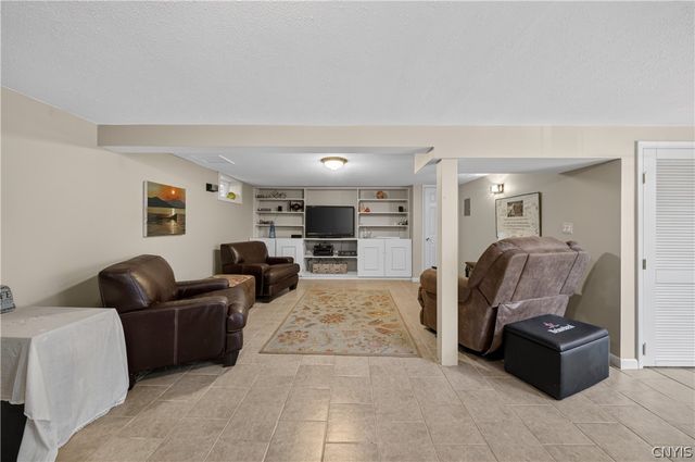 207 Eden Roc Circle, Dewitt, NY 13214