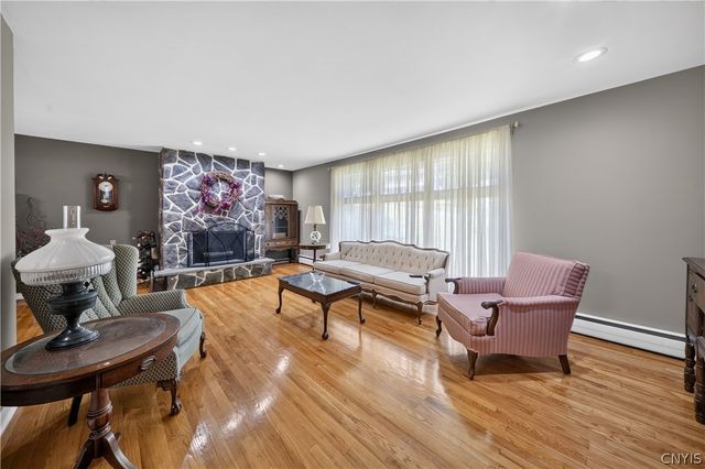 207 Eden Roc Circle, Dewitt, NY 13214