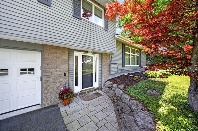 207 Eden Roc Circle, Dewitt, NY 13214