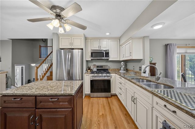207 Eden Roc Circle, Dewitt, NY 13214