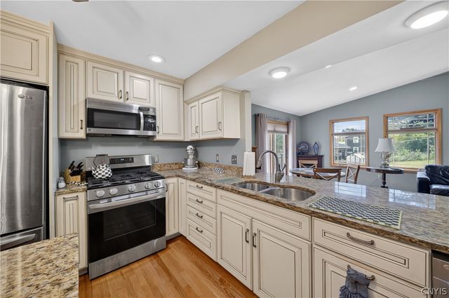 207 Eden Roc Circle, Dewitt, NY 13214