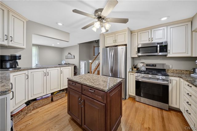 207 Eden Roc Circle, Dewitt, NY 13214