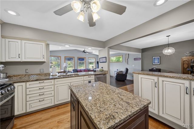 207 Eden Roc Circle, Dewitt, NY 13214