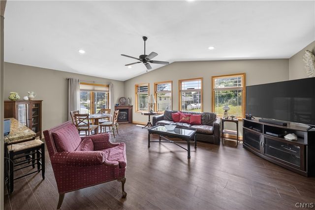 207 Eden Roc Circle, Dewitt, NY 13214