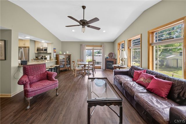 207 Eden Roc Circle, Dewitt, NY 13214