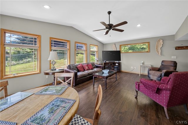 207 Eden Roc Circle, Dewitt, NY 13214