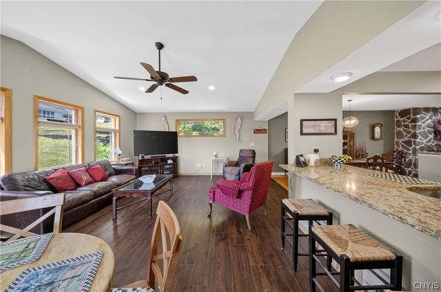 207 Eden Roc Circle, Dewitt, NY 13214