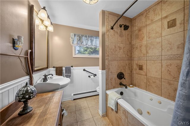207 Eden Roc Circle, Dewitt, NY 13214