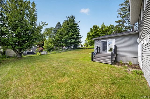 207 Eden Roc Circle, Dewitt, NY 13214