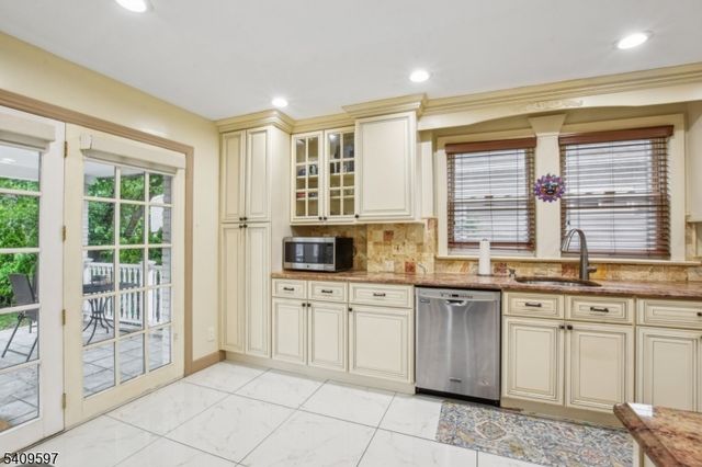 24 Willet St, Bloomfield Twp., NJ 07003