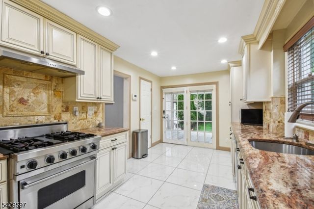 24 Willet St, Bloomfield Twp., NJ 07003