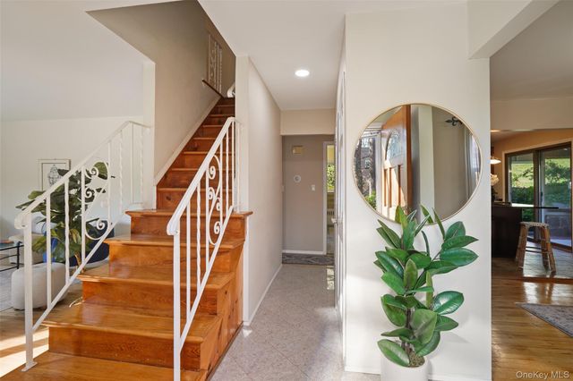 2 Rockledge Road, Bronxville, NY 10708
