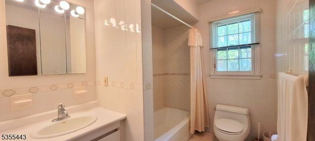 8 De Hart Rd, Parsippany-troy Hills Twp., NJ 07054