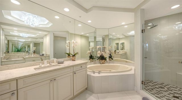 35 WATERGATE DRIVE 806, Sarasota, FL 34236