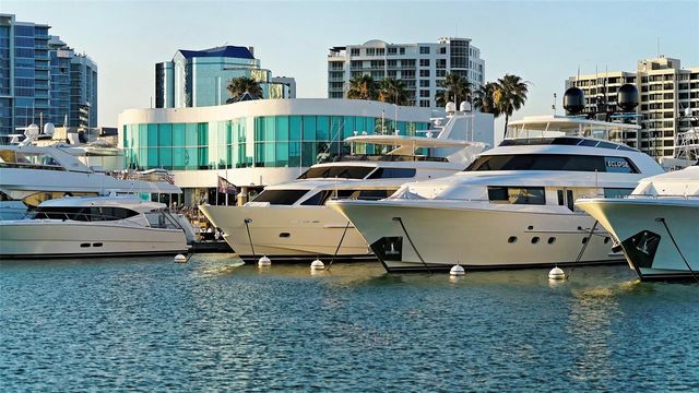 35 WATERGATE DRIVE 806, Sarasota, FL 34236