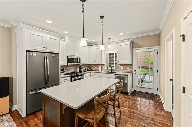 8554 Barstow Street, Lenexa, KS 66219