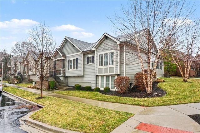 8554 Barstow Street, Lenexa, KS 66219