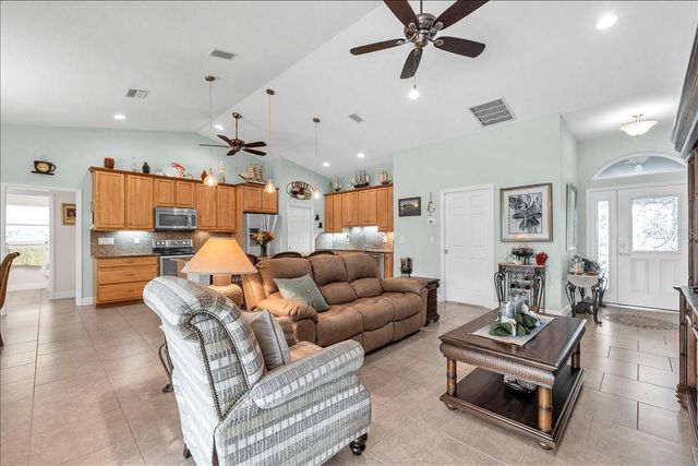 519 W CASHEW, Punta Gorda, FL 33955