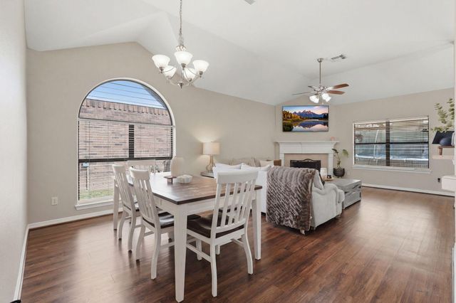 8032 N Tarrytown Crossing Drive, Conroe, TX 77304