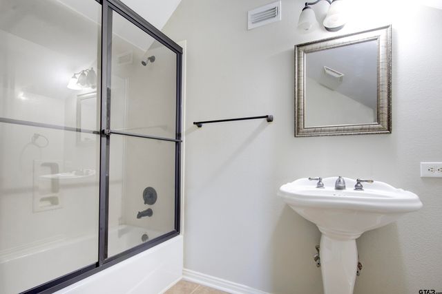 2138 Evansburg Ln, Tyler, TX 75703