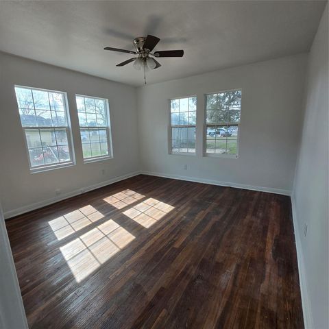 1003 Merchant Street, El Campo, TX 77437