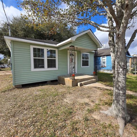 1003 Merchant Street, El Campo, TX 77437